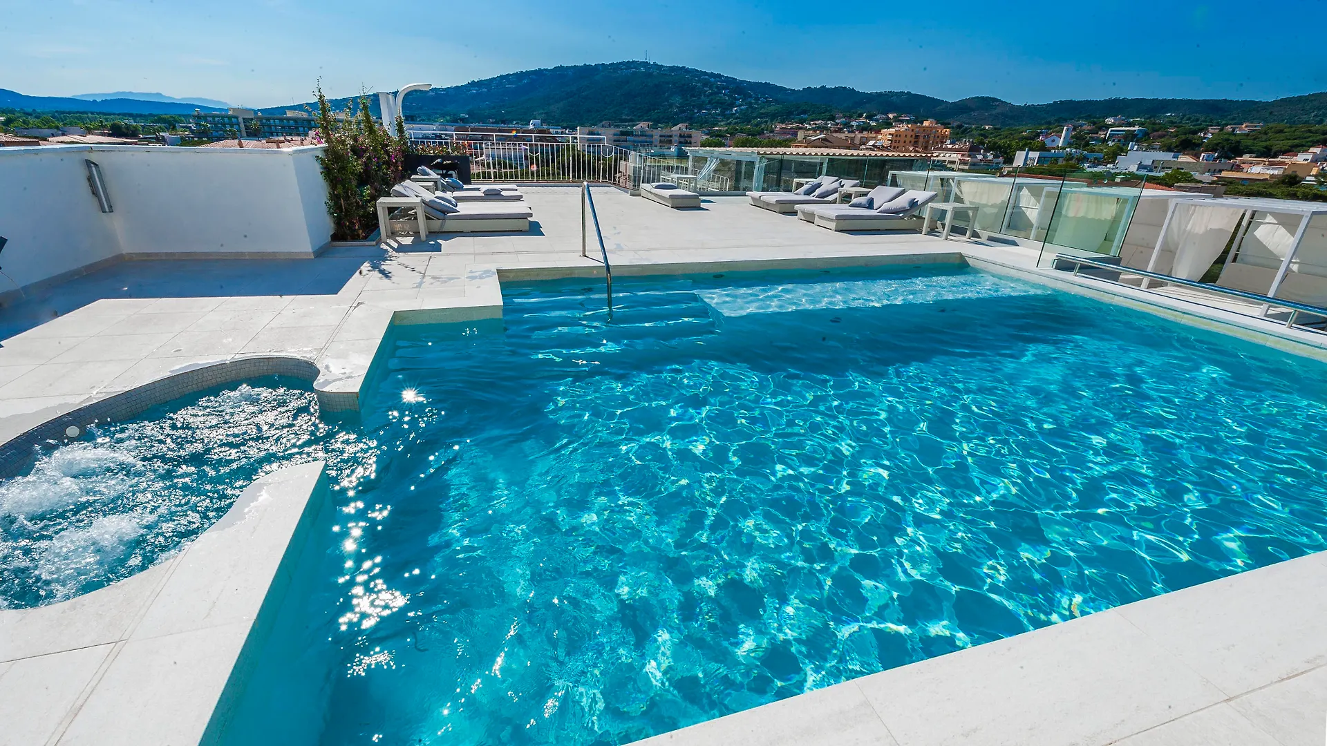 Hotel Planamar Castell-Platja d’Aro 4*,